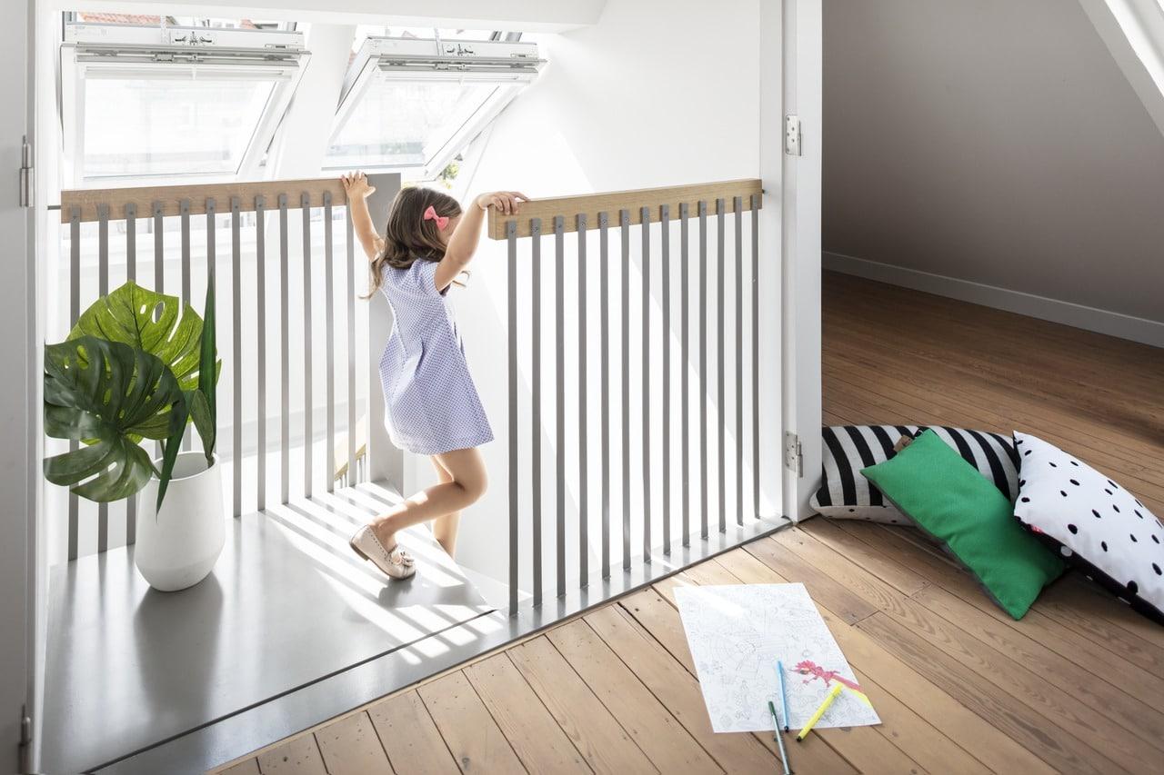 Безпечний та ергономічний простір над сходами. Верхнє світло