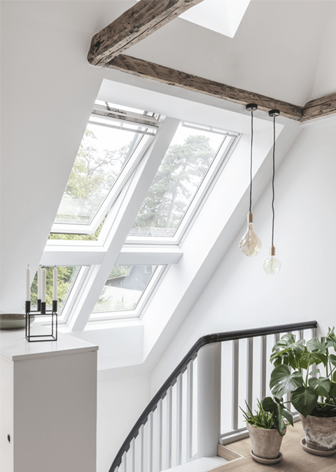 Безпечний та ергономічний простір над сходами. Верхнє світло